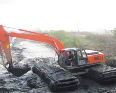 水、陸兩棲挖掘機(jī)